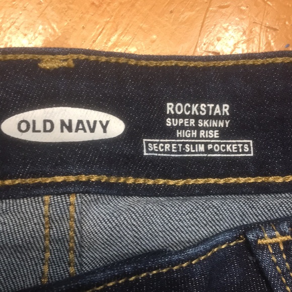 Old Navy Rockstar Super Skinny High Rise Jeans - Picture 5 of 13